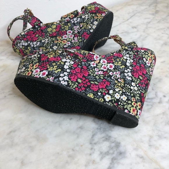 Floral Strappy Open Toe Sandal Platforms Xhilaration - Picture 5 of 8